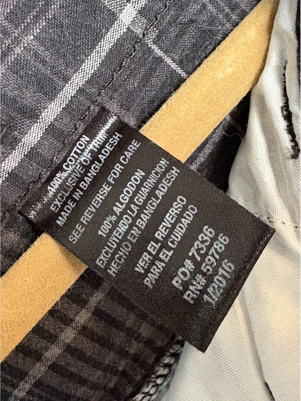 Airwalk Men's Black and Gray Plaid Cargo Shorts Size 32